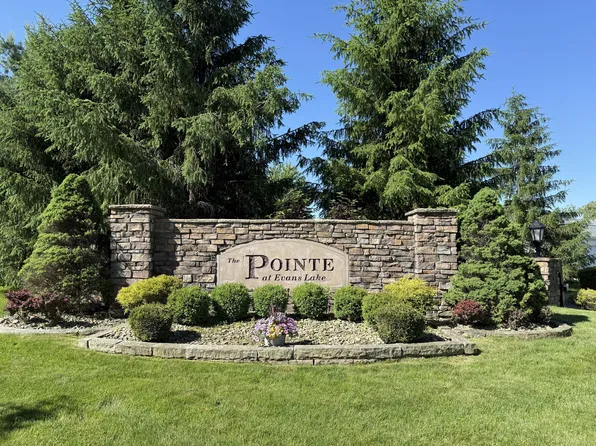 Pointe At Evans Lake, 9190 Springfield Rd, Youngstown, OH 44514