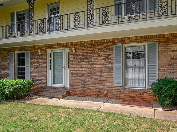 2nd image of 2568 Regency Dr E