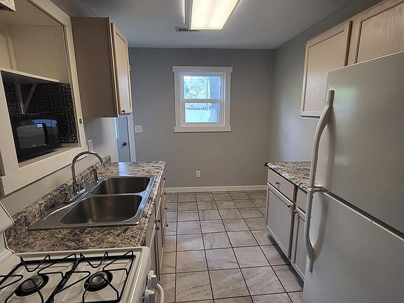 3rd image of 1231 W 1st Pl