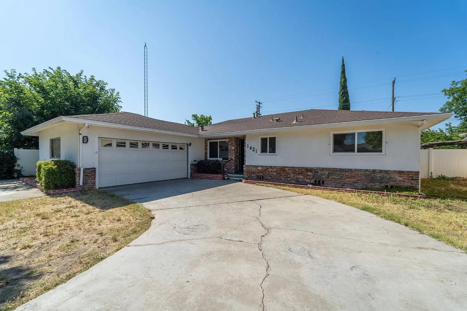 1421 Madrone Dr photo 1