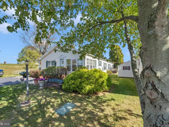 104 Finch Ln, Royersford, PA 19468