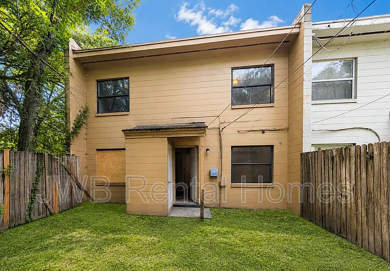 226 Spruce St — Photo 19
