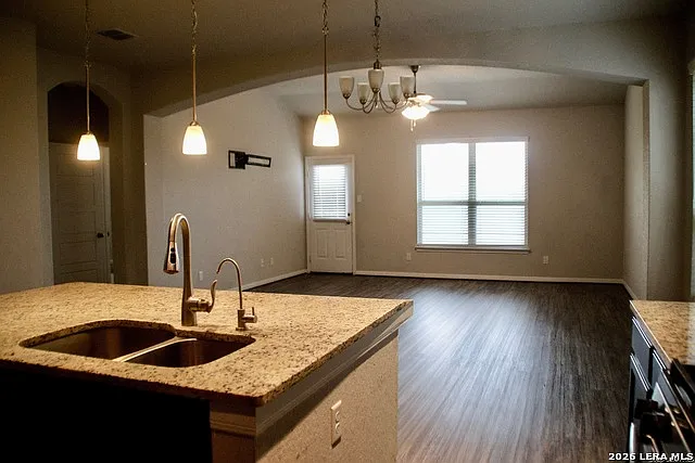 4 bed, 2.5 bath, 2250 sqft, $2,100 — Photo 2