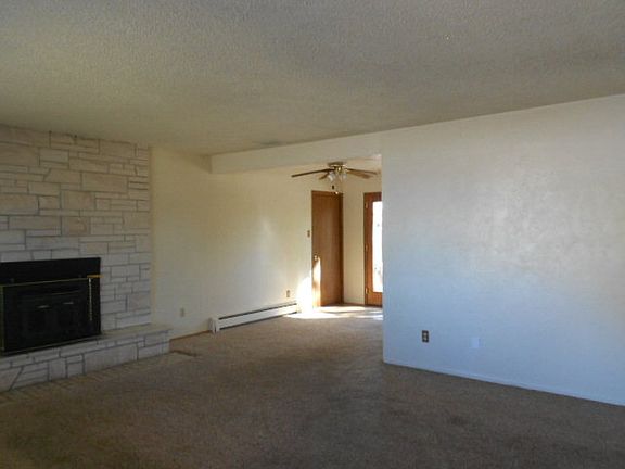 5th image of 2012 Riverview Dr