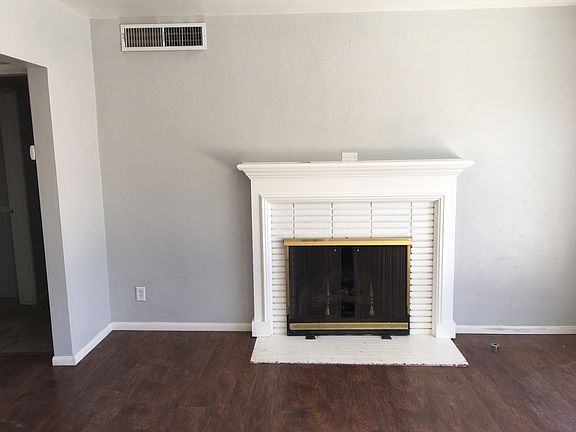4th image of 1515 Country Club Dr