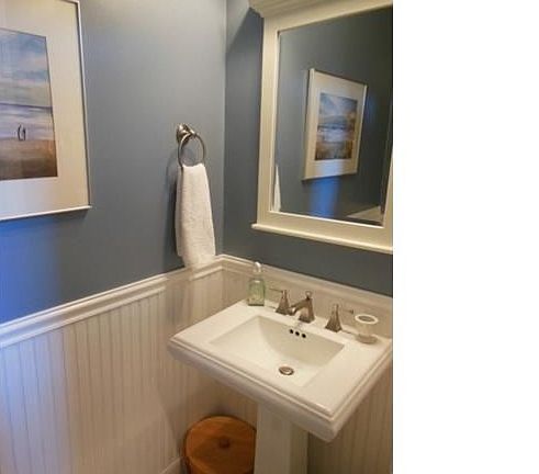 5th image of 2 Revere Cir