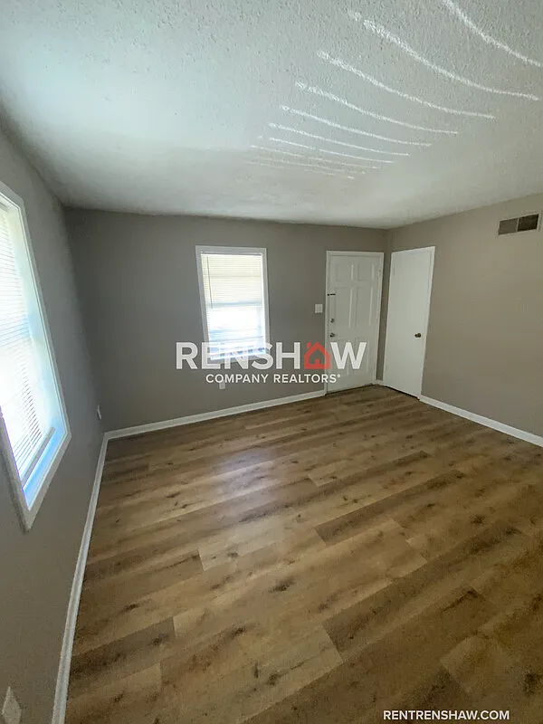 3 bed, 1.0 bath, 1026 sqft, $1,200 — Photo 3