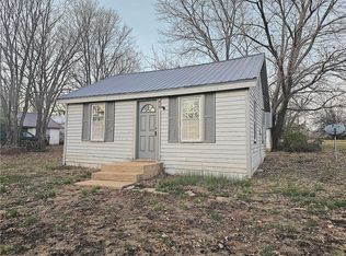 615 W 11th Ave, Garnett, KS 66032