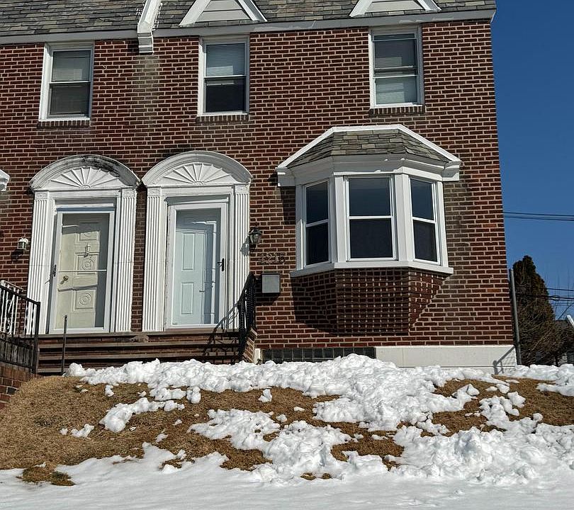 1st image of 4215 Lansing St