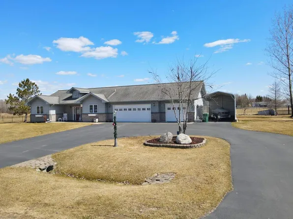 128 5th St, Nashwauk, MN 55769