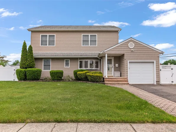 3 Cheshire Road, Bethpage, NY 11714