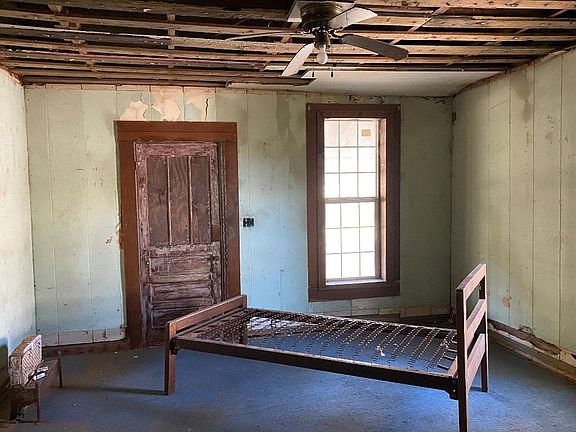 4th image of 354 S Green St