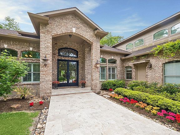 3rd image of 9519 Clubhouse Cir
