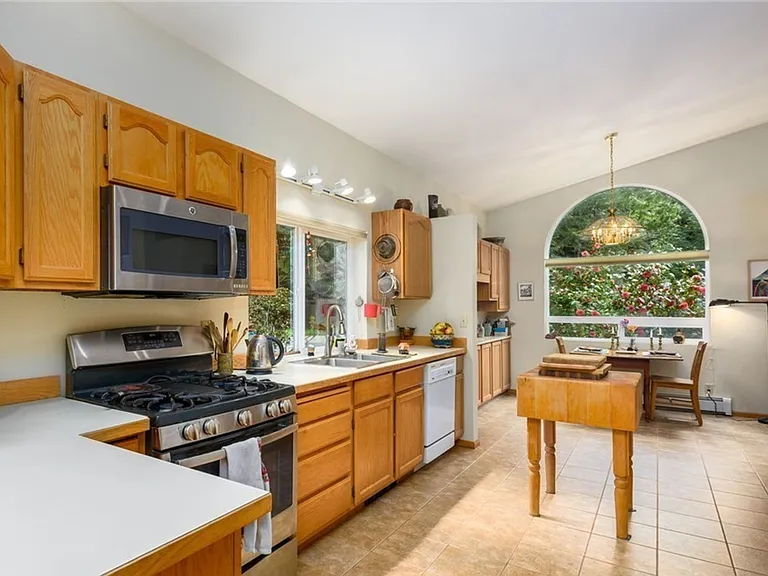 2 Holly View Way — Photo 4