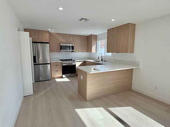 3rd image of 7854 Troost Ave