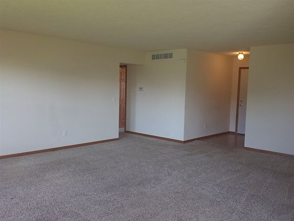 3rd image of 4224 Sandhill Dr