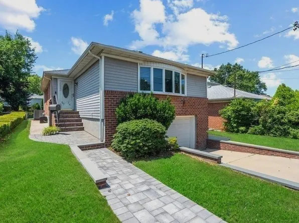 57-24 260th Street, Little Neck, NY 11362