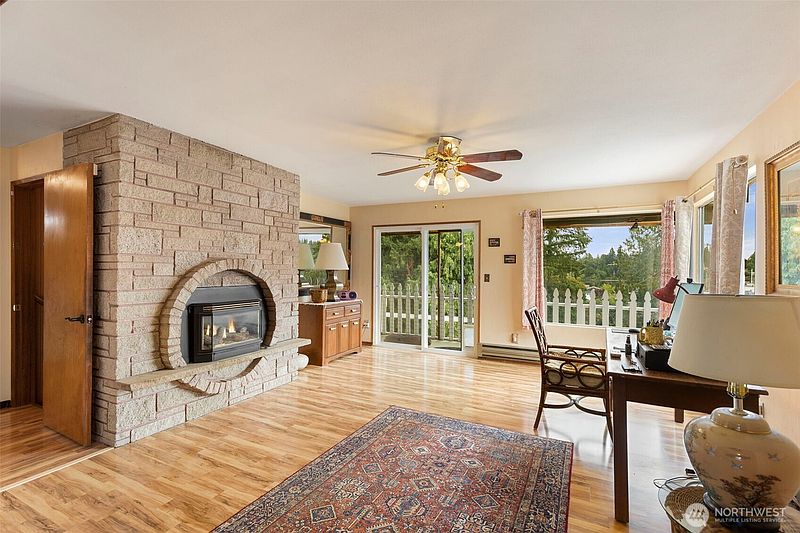 3rd image of 2722 Vincent Way NW