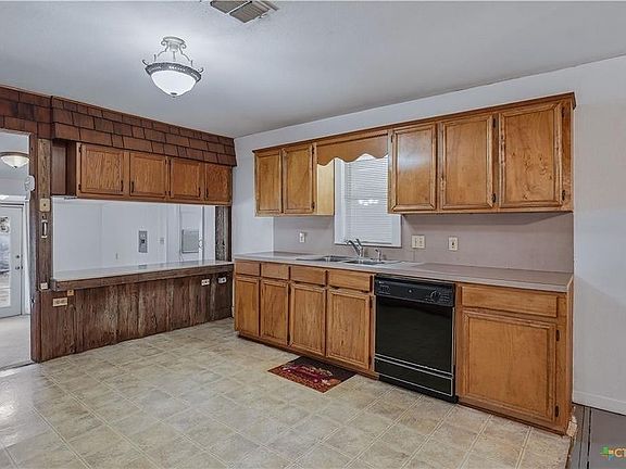 4th image of 226 Thornton St