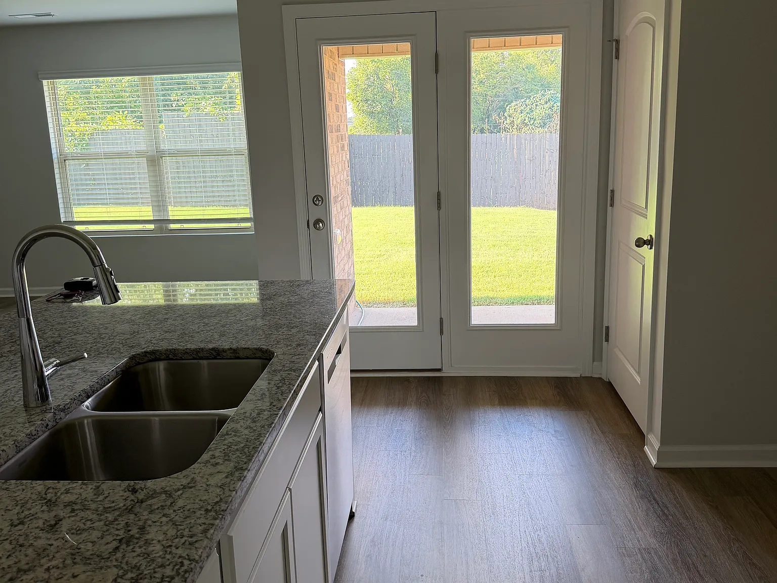 3 bed, 1537 sqft, $2,200 — Photo 4