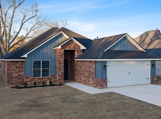 109 W Cates Ln, White Oak, TX 75693