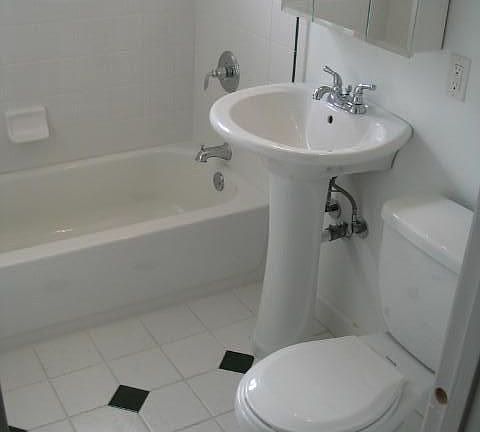 4th image of 180 NE 42nd Ct