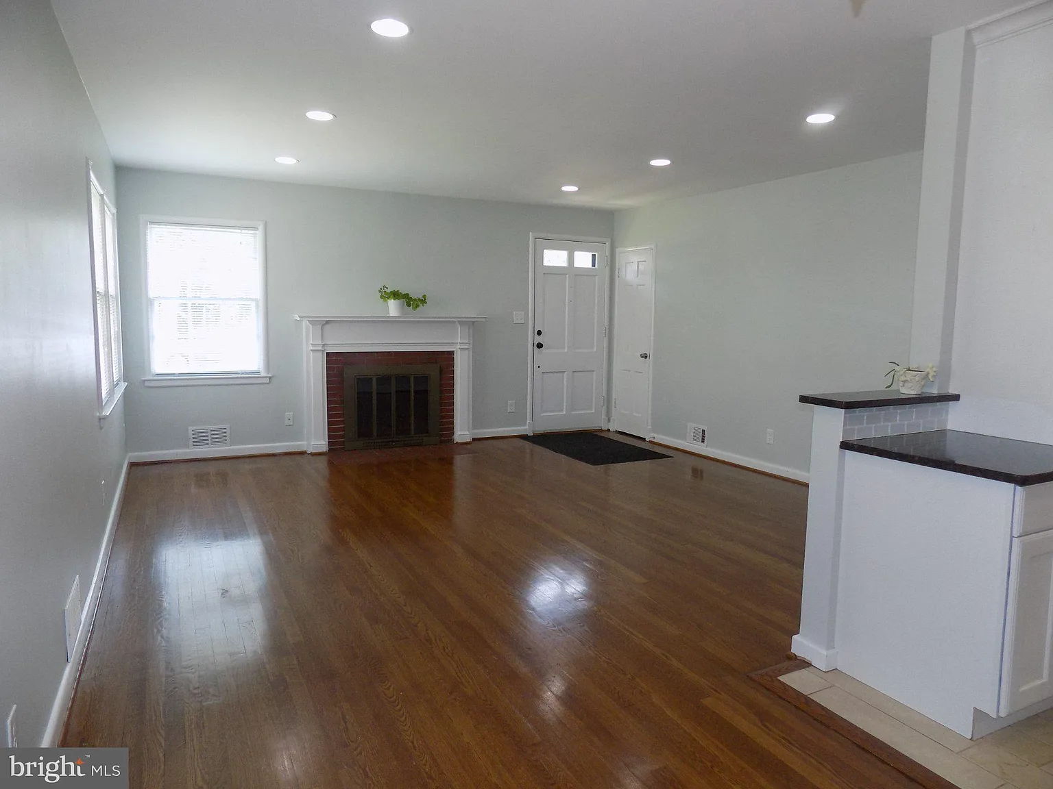 3 bed, 2628 sqft, $4,600 — Photo 4
