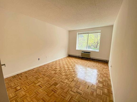 5th image of 142-19 Barclay Ave #1GG