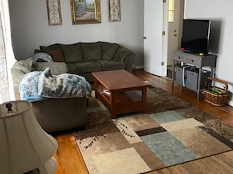 1203 Edgewood Dr — Photo 3