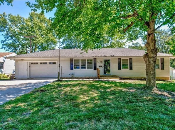 12713 13th St, Grandview, MO 64030