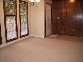 2nd image of 104 Chestnut Ct