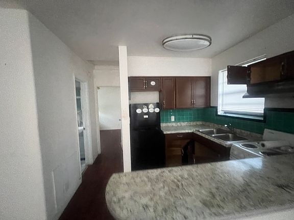 3rd image of 828 N Grandview Ave APT 2
