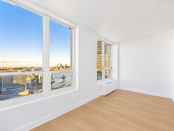 3rd image of 88 Morgan St #Penthouse 72