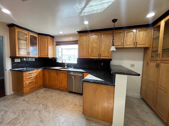 3rd image of 15535 Saranac Dr