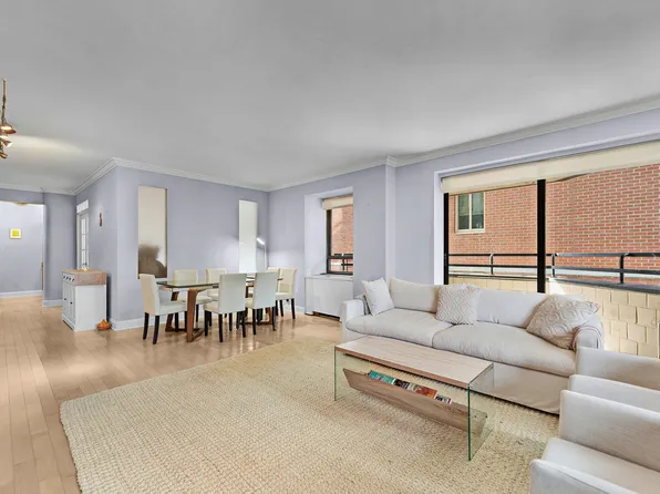 240 East 47th Street 19B image 3 of 17