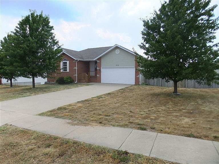 1st image of 715 S Berry Ln