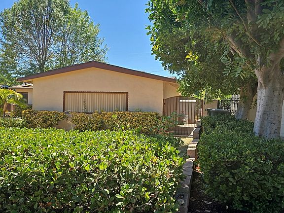 2nd image of 3015 Rhodelia Ave