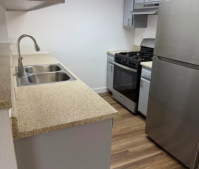 13610 S Cordary Ave #11 — Photo 5