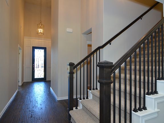 Entry w/handscraped hardwood