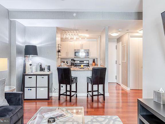 5th image of 219-29 S 18th St #1203