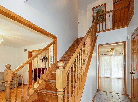 2nd image of 552 Cleavland Dr
