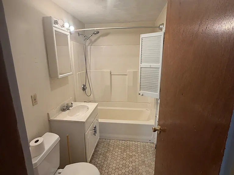 27 Carney St #1 — Photo 4