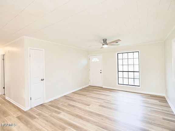 4th image of 513 English Dr