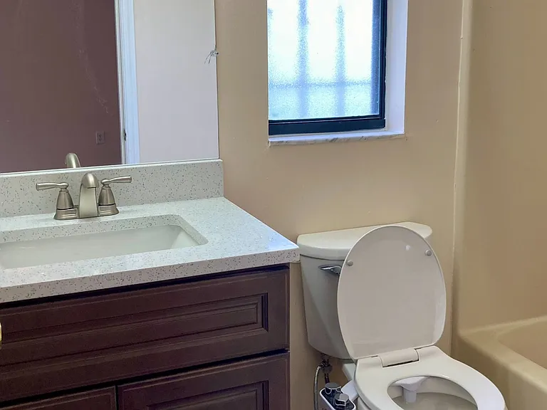 843 Parsons Cir SE — Photo 4