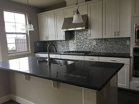 5th image of 150 Crestview Cir