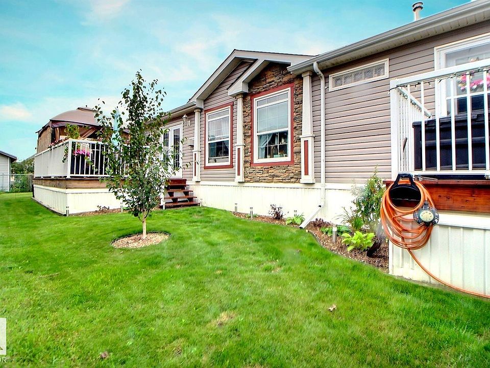 1st image of 417 Oak Wood Cres NW