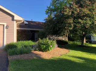 3703 Tamarisk Ct, Crystal Lake, IL 60012