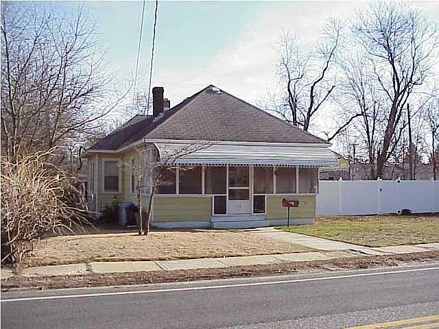 1st image of 122 Maine St