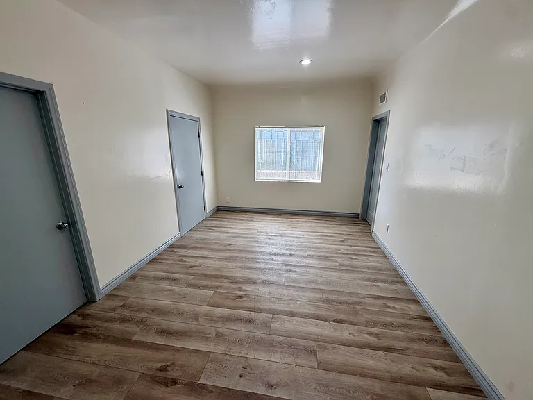 8930 S Vermont Ave — Photo 56