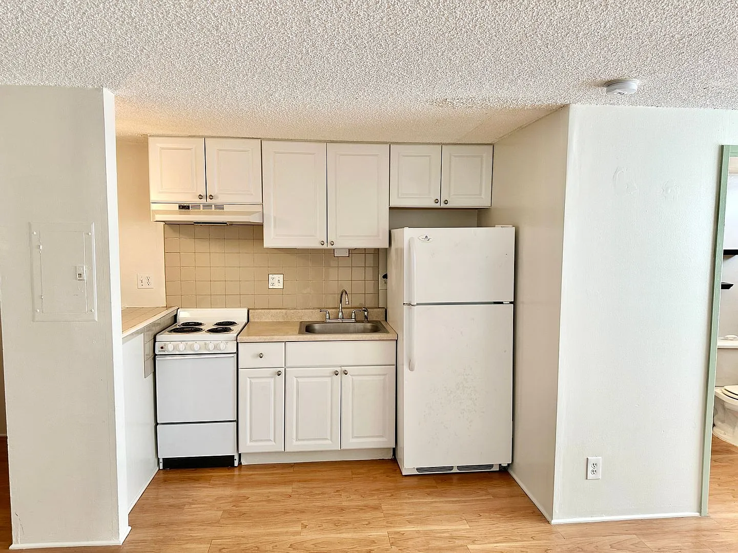 Great Views from this Studio in Pearl City! — Photo 3